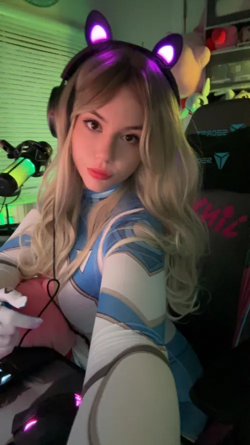 Can I sit on your face while I’m gaming? (っ˘з(˘⌣˘ ) ♡