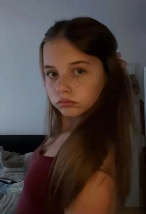 dainty frame, sneaking on here. looking for a man to handle me any way he likes. got any ideas?