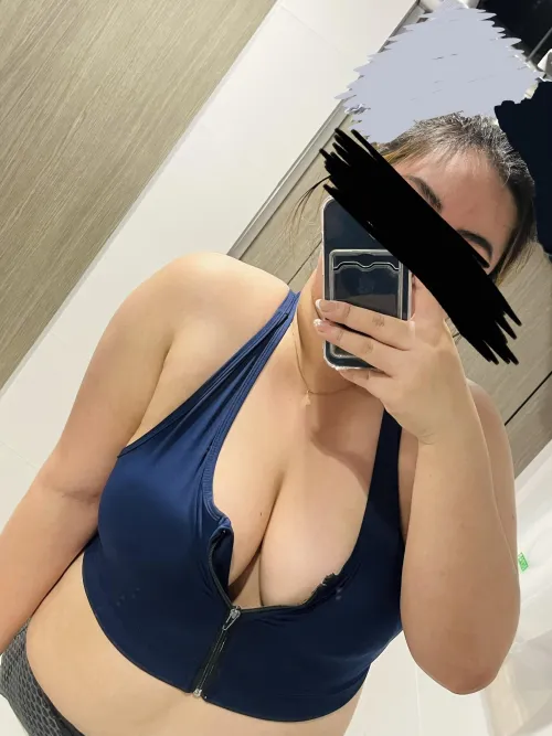 Finally back at the gym after a year… and yes, we’re negotiating with the belly. 