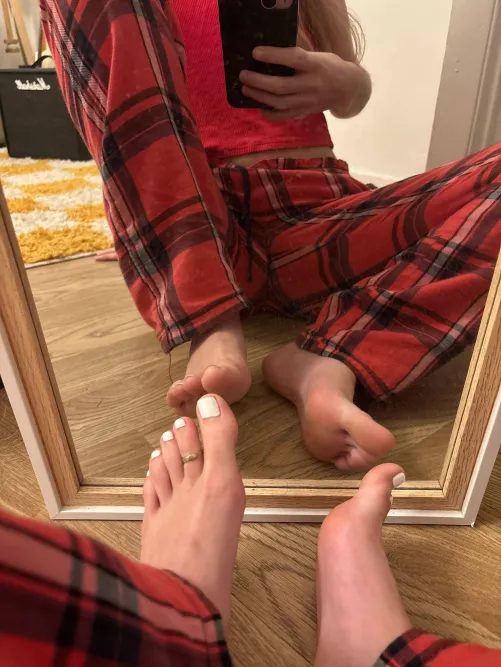 Lunch Time, feet are served 