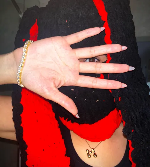 peek-a-boo, but make it claws