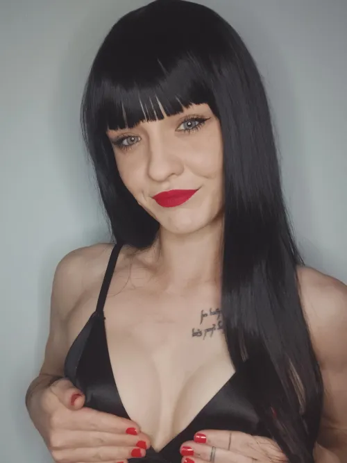 Red lipstick // pin-up style