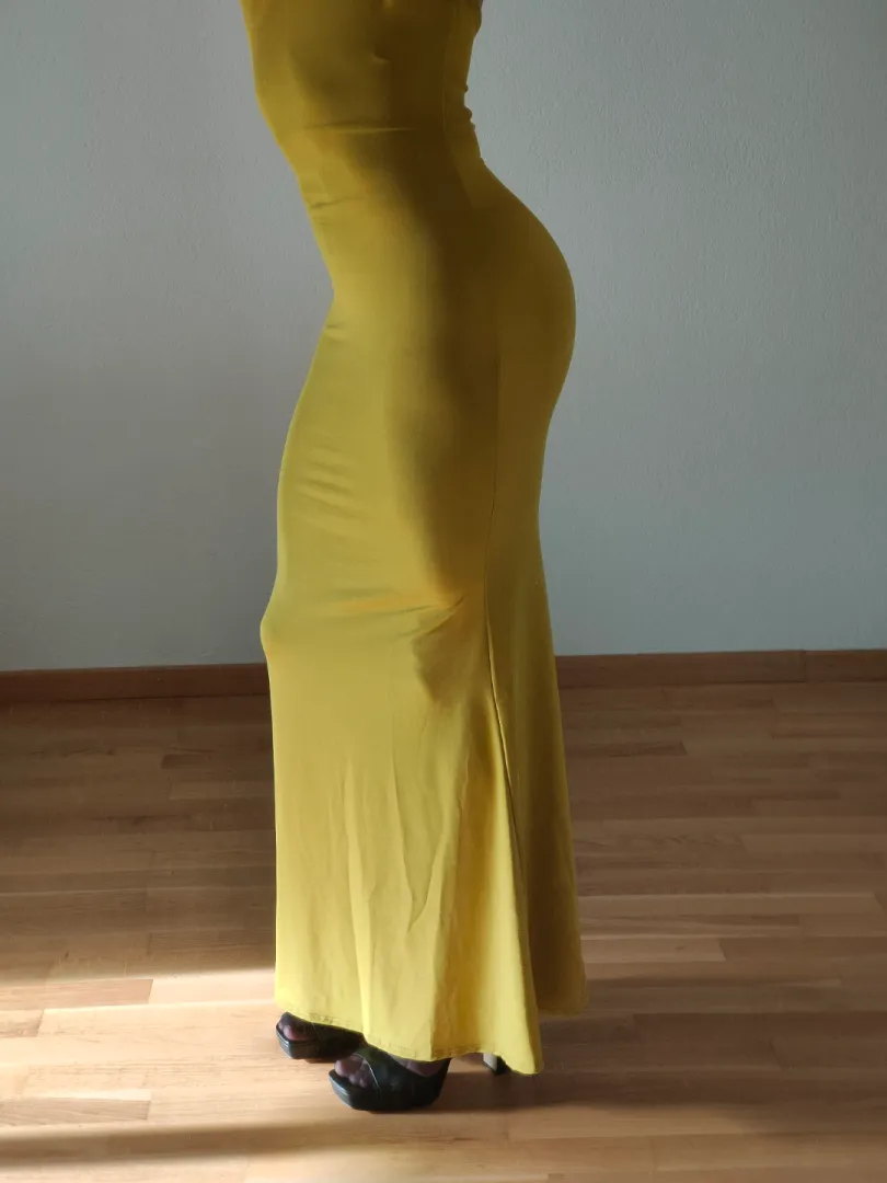 Wie gseht min arsch us ih dem Kleid?