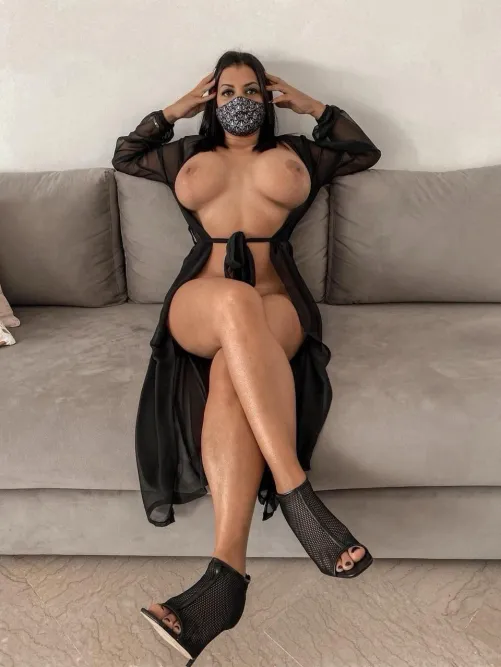 Would you make a move if I flirted with you in public (45 yr old MILF hotwife)