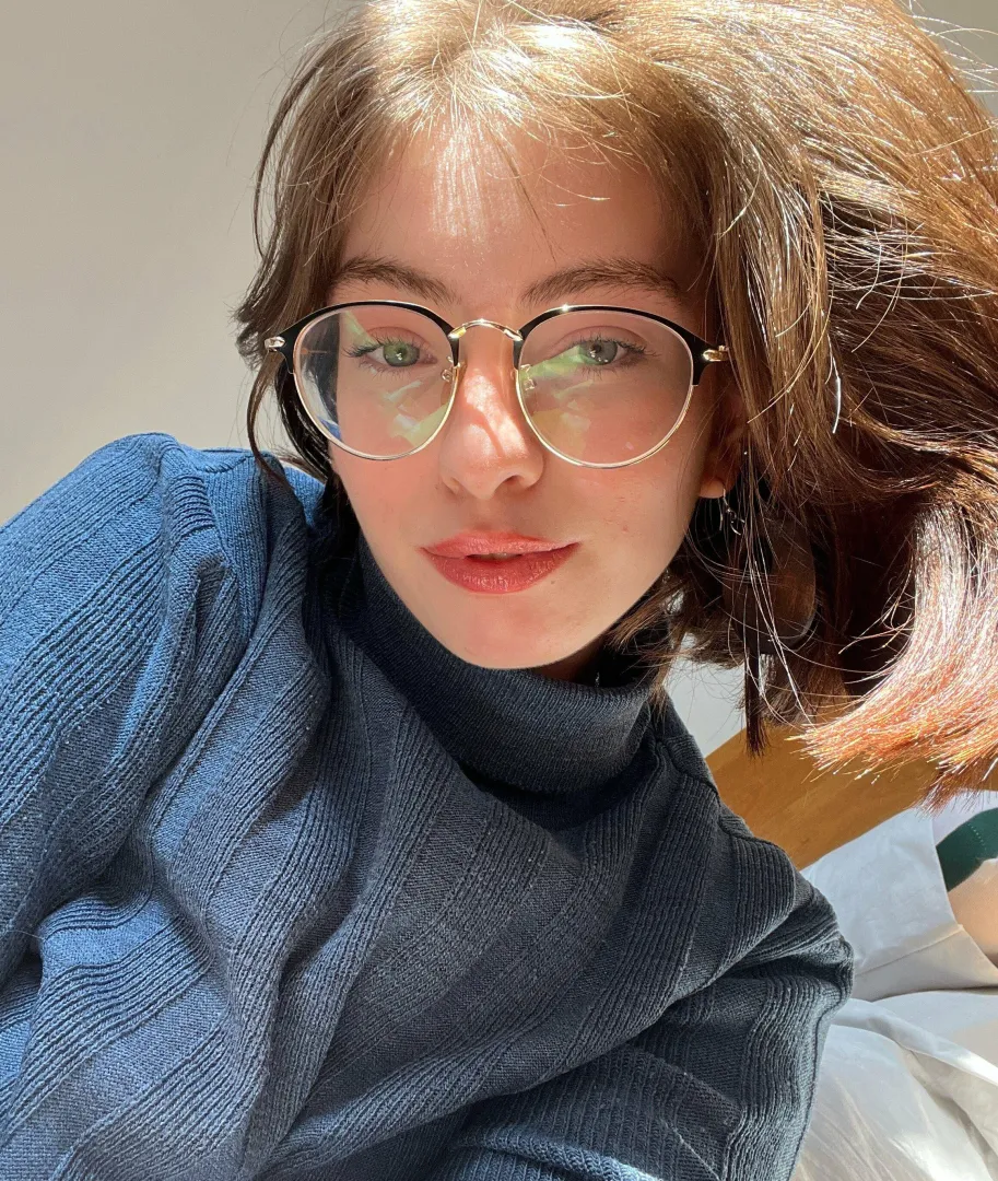 25F Anyone want to have fun...