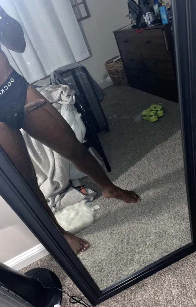 27 [m4m] #buckhead - looking for blow and go or jo situation. hosting now.