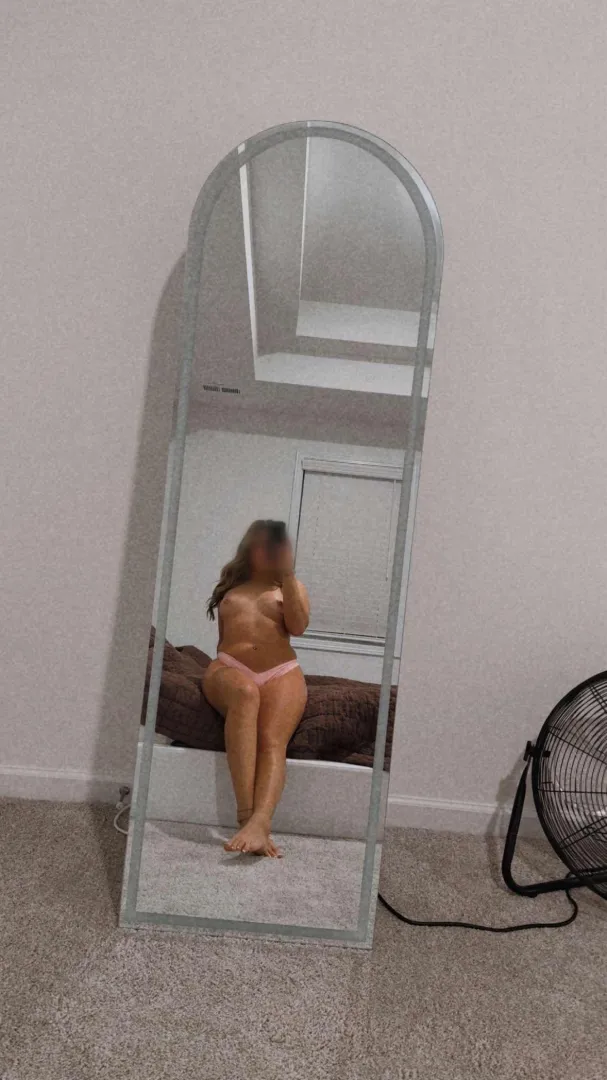 [28M/24F] Couple in Fayetteville, NC in search of 7.5”+ bull, white Must be fit and attractive and Be able to verify. Send us a DM, I will not reply to the post. White only please Just our preference.