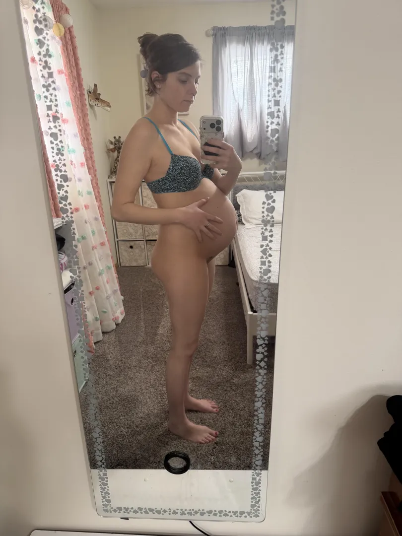 33 weeks so far, want to see what I looked like before?