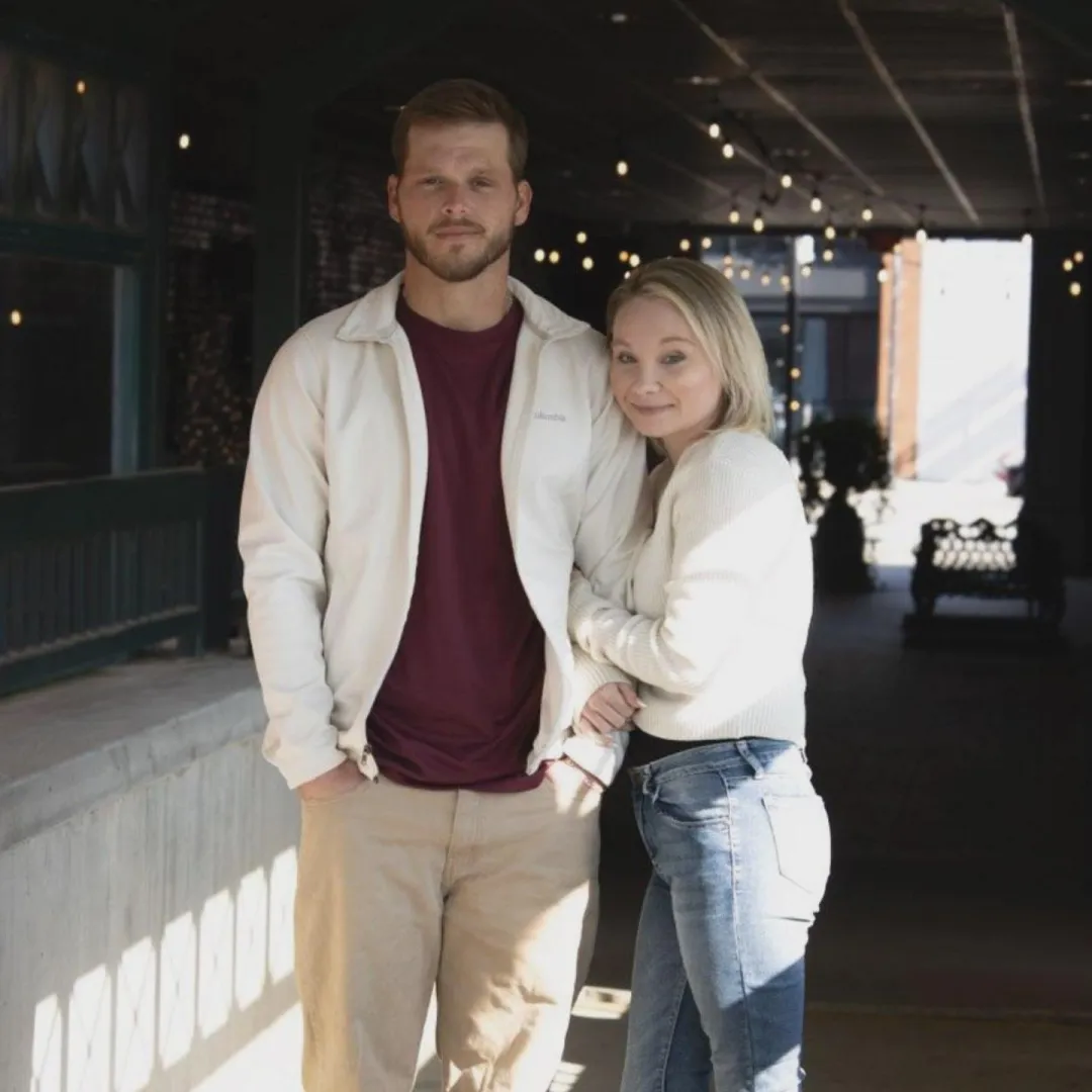 Alabama couple 30/26 fit looking for a couple or single women!!!!