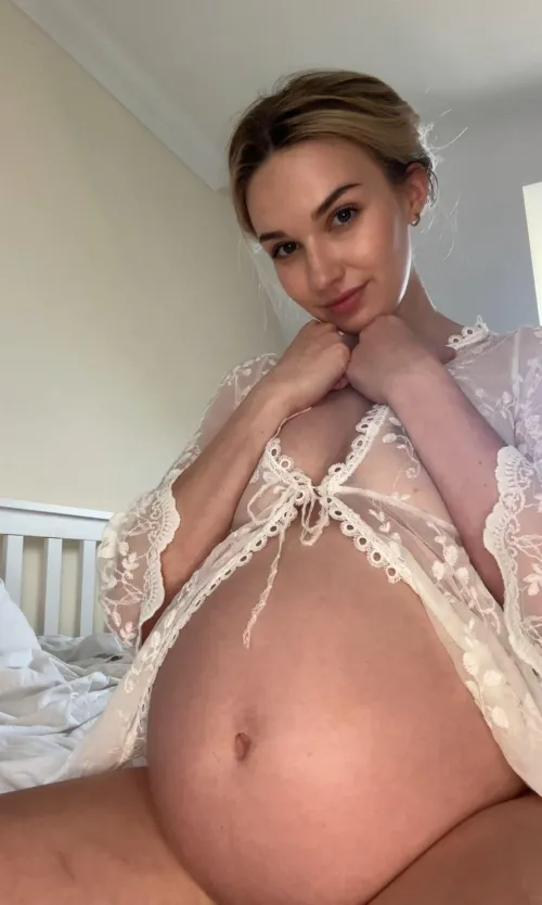 Blondes look hot pregnant