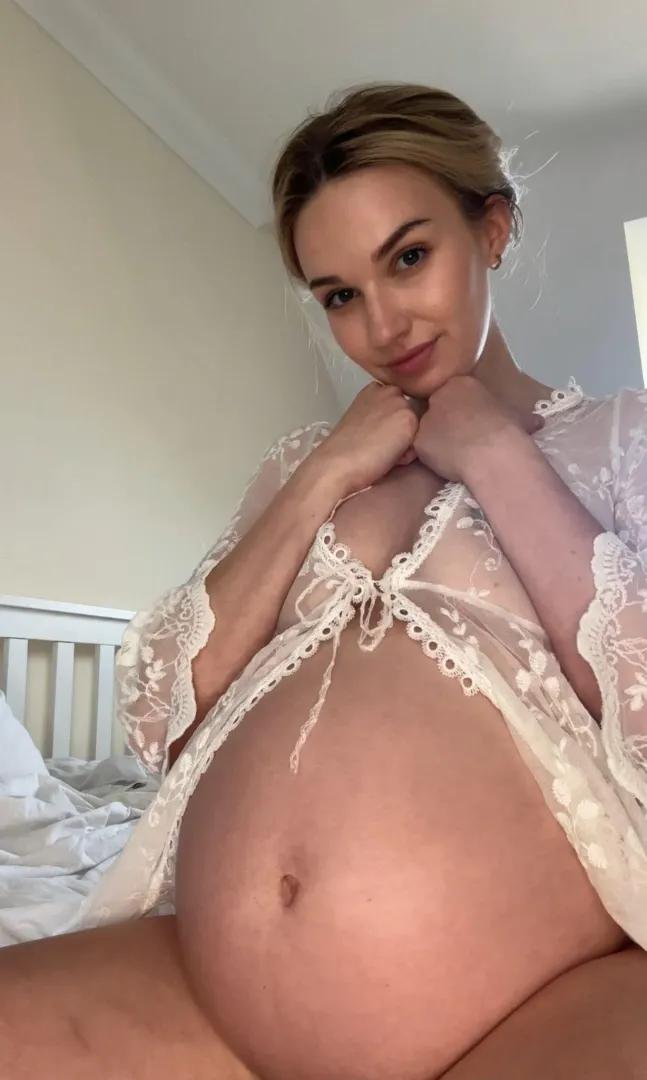 Blondes look hot pregnant