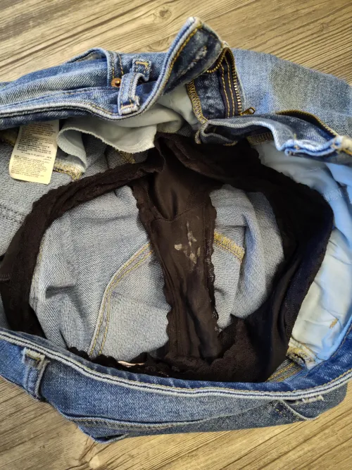 Gosh, my pussy stinks!!