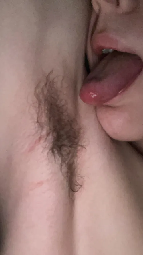 I need to lick my sweaty armpits