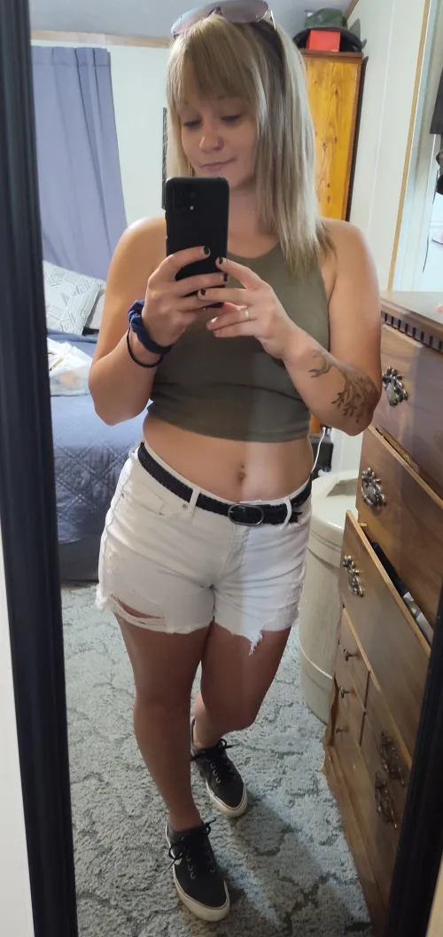 I’m in the mood for a spanking and some licks..