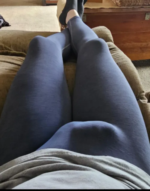 Relaxing day in leggings
