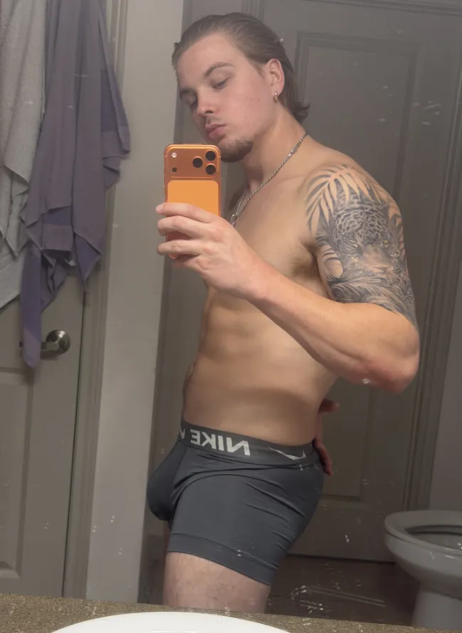 Side profile in grey