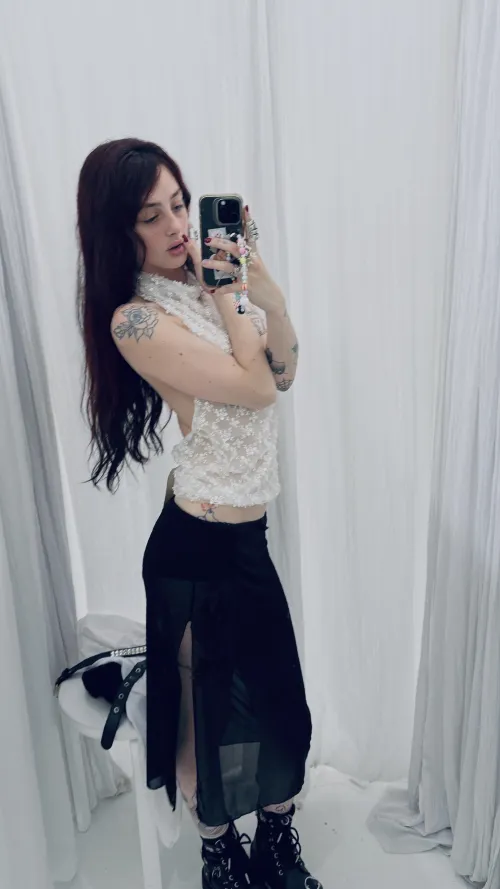 Slightly horny, slightly bored, can’t host hit lg instead: ,.Iunarumes