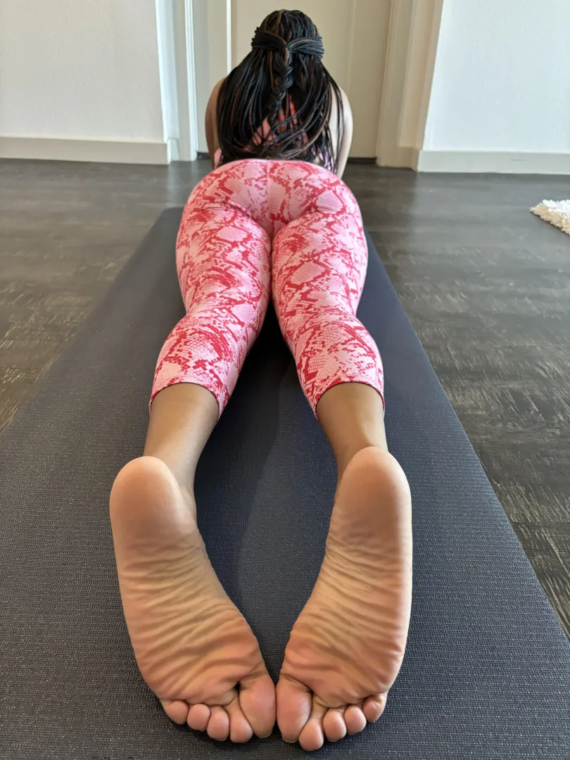 You can’t stop looking at your yoga instructor’s soles