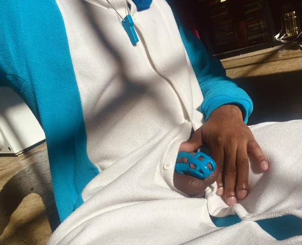 (30M) Safe And Secure With My Switch And My Stuffies 