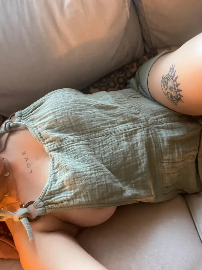 a bit of side boob for your Sunday