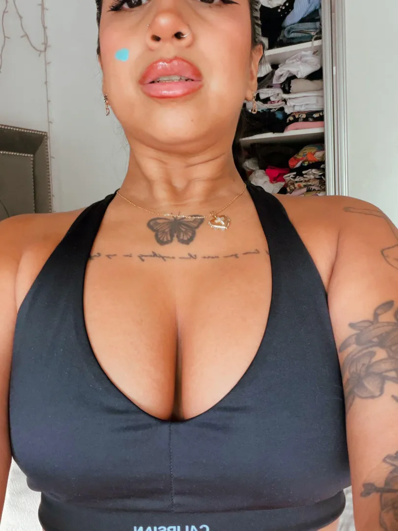 big and natural boobs! suscribe to see all my content