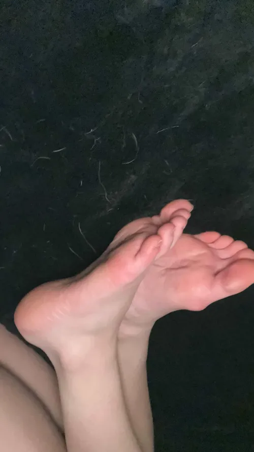 feet and feett