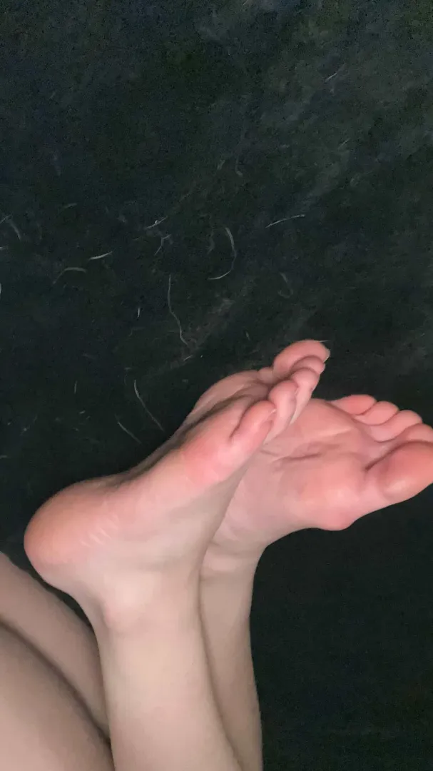 feet and feett