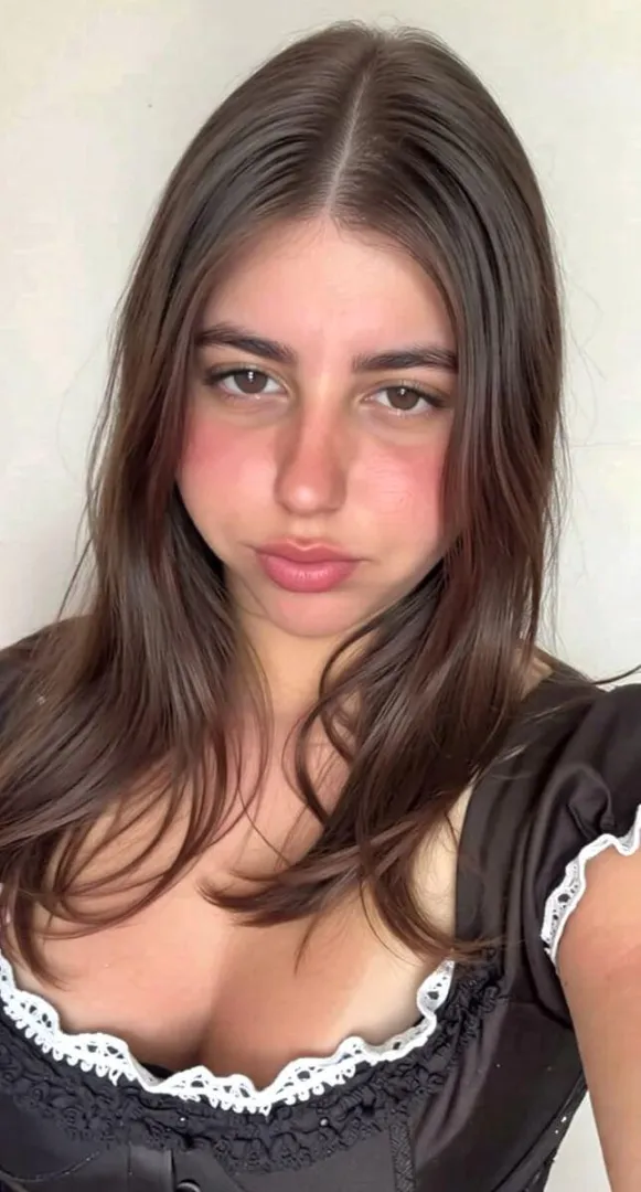 Here's my gf application: 18F, 4'11, and chubby asf <3