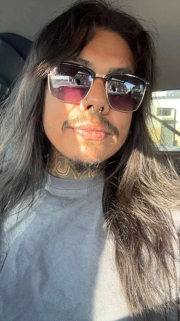 looking for couple or hotwife to meet up with at encounters tonight and see if we vibe