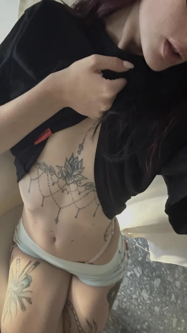 Wanna suck a cock on a barracks, talk 2 me on lnstа: ,.lunaromes`.