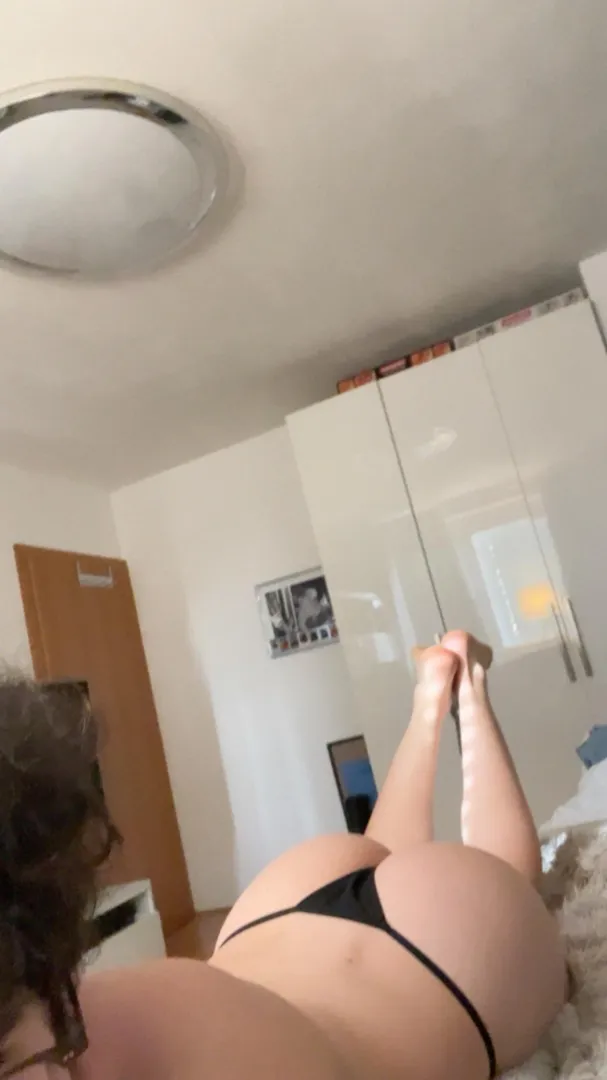 Who needs a femboy for his valentines date?❤️~