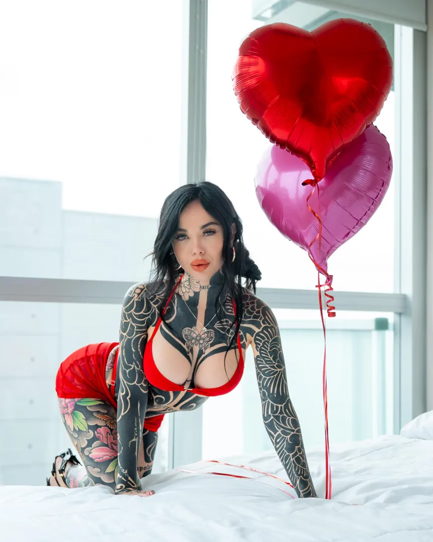 ever tittyfuck a big tiddy goth girl?