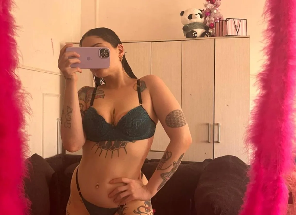 Hairdresser by day, awkward always