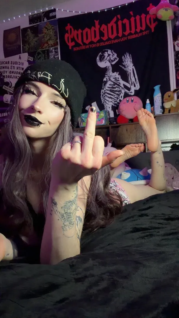 It’s Valentine’s Day! Don’t spend your simp cash on flowers for your wife, spend it on flowers for me!