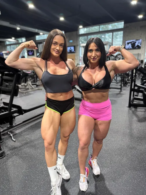 Left’s quads or right’s biceps?