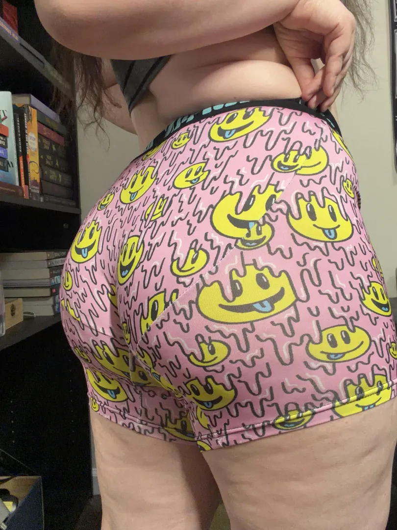 Phat booty in boxers