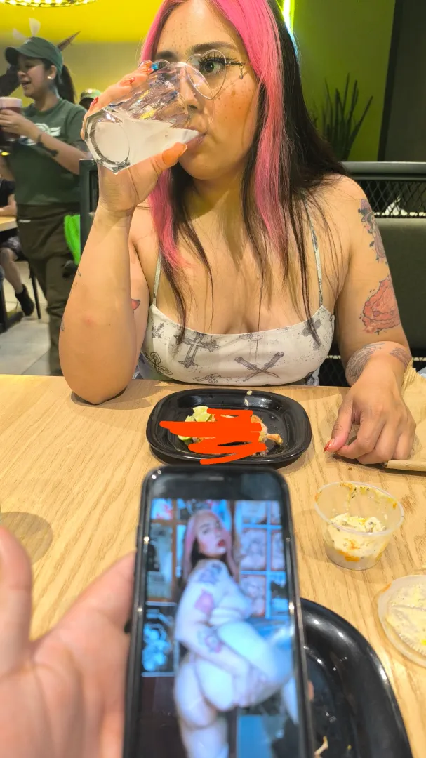 Sabía que la había visto en algún otro lugar 