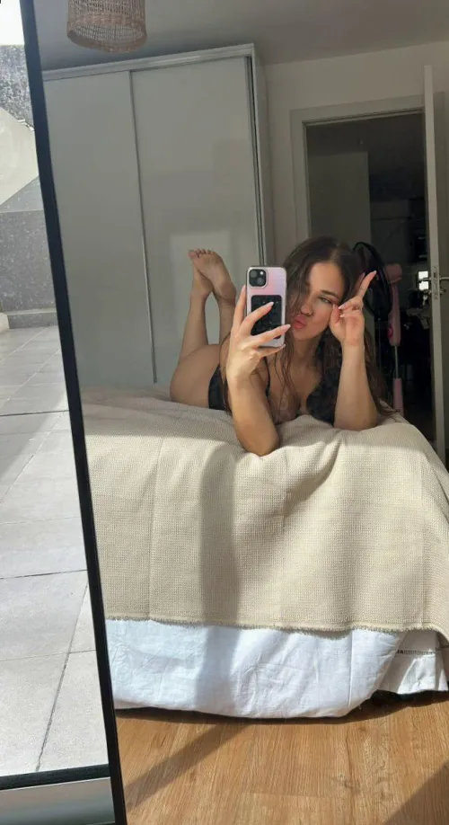 Searching for an older and kinky guy to be my fwb