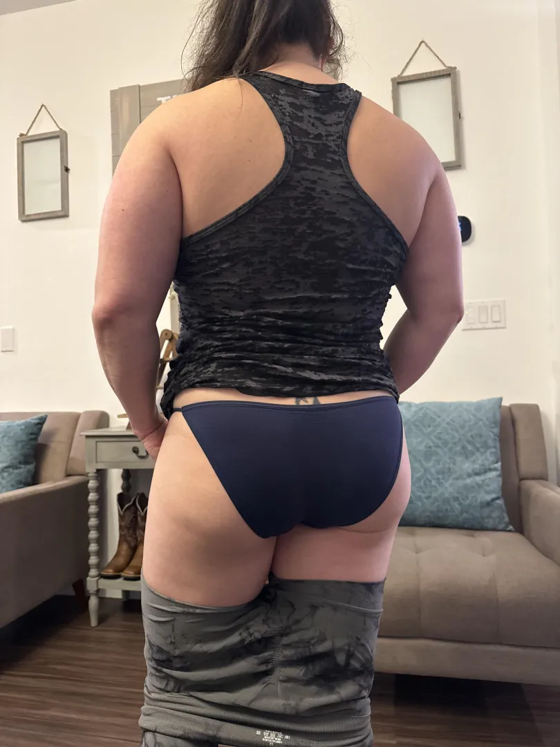 So the⚾️team group chat has apparently voted me favorite carpool driver and sleepover host☺️