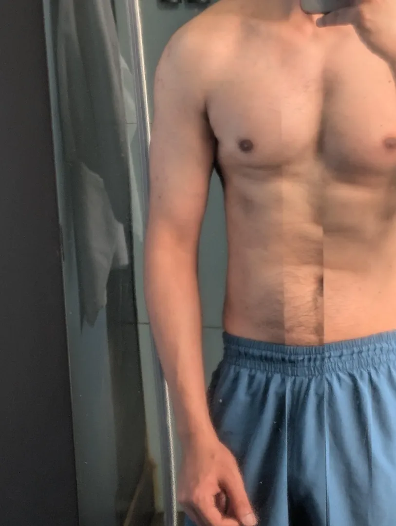 Tall and sophisticated 30[M] bull for couples and single ladies. I'm 6'3+ in both height and cock and discreet. If you're interested in a safe and relaxing kinky time, feel free to reach out. Free tonight and tomorrow.