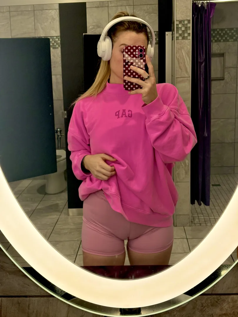 V-day gym time! Couldn’t hide her if I tried, and honestly I just wanna show her off 