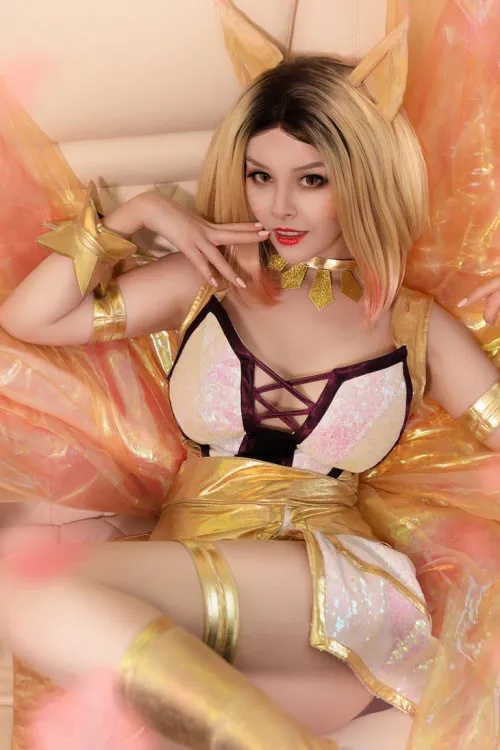 Ahri (Helly Valentine)