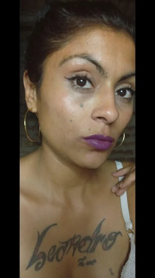 between lips and glances, things happen [oc]