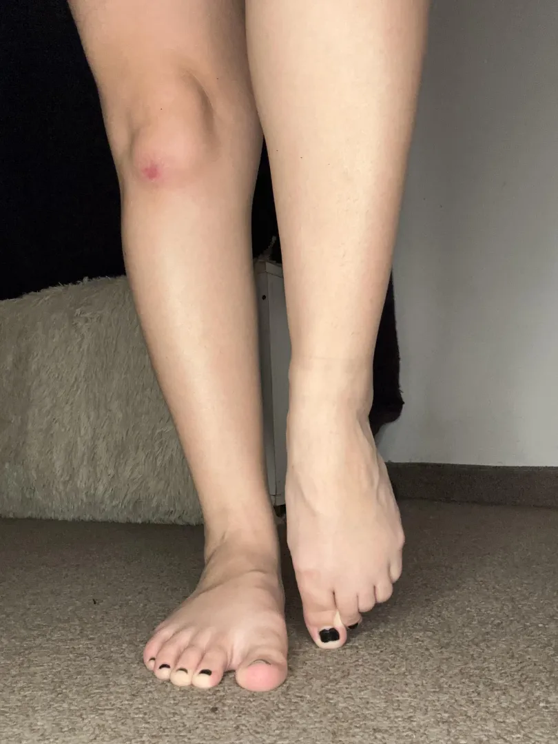 do my toes look suckable?