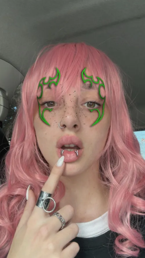 Down for fwb vibes if you can host - i answer faster on lg: ,lunarumes'