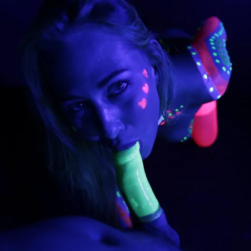 Glow-in-the-Dark [FM]