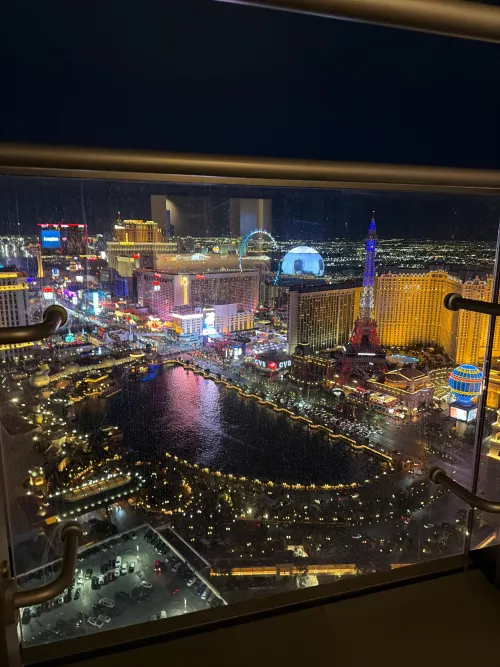 Hotwife couple hosting at Cosmo (44/45)