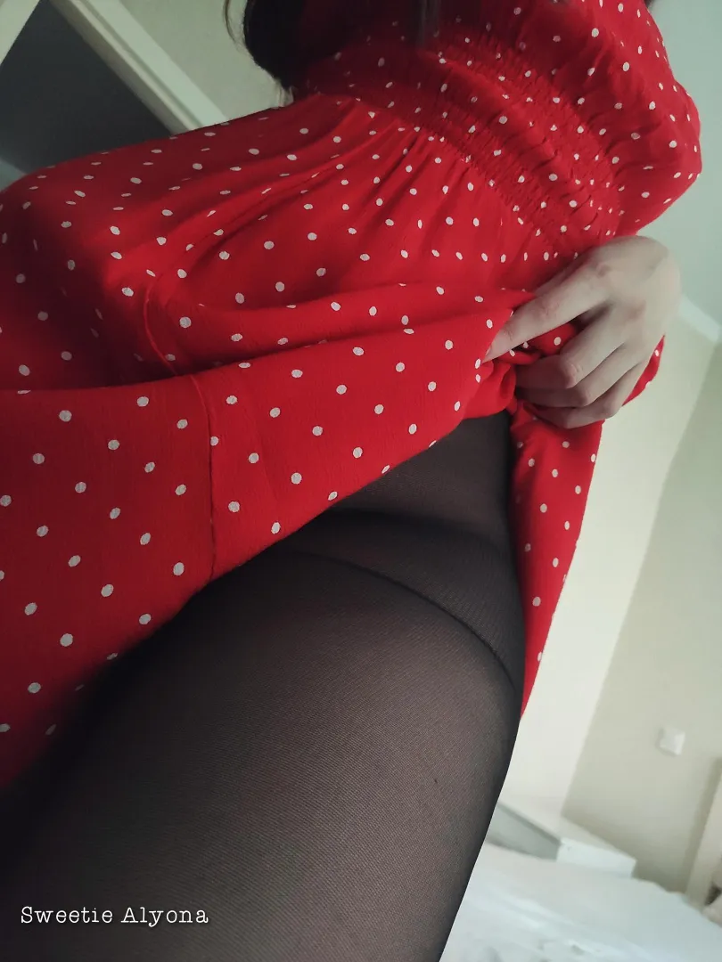 I like to wear pantyhose without panties