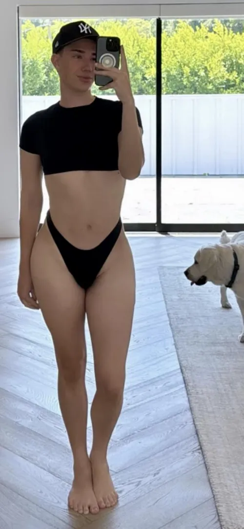 I would love to suck his feet and eat his ass