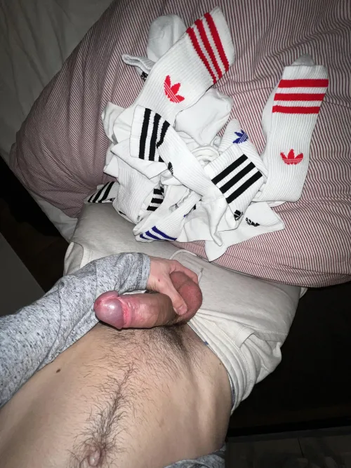 This makes me so horny  who else ? 